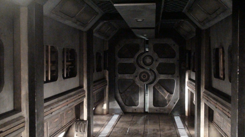 stargate-universe-corridor5