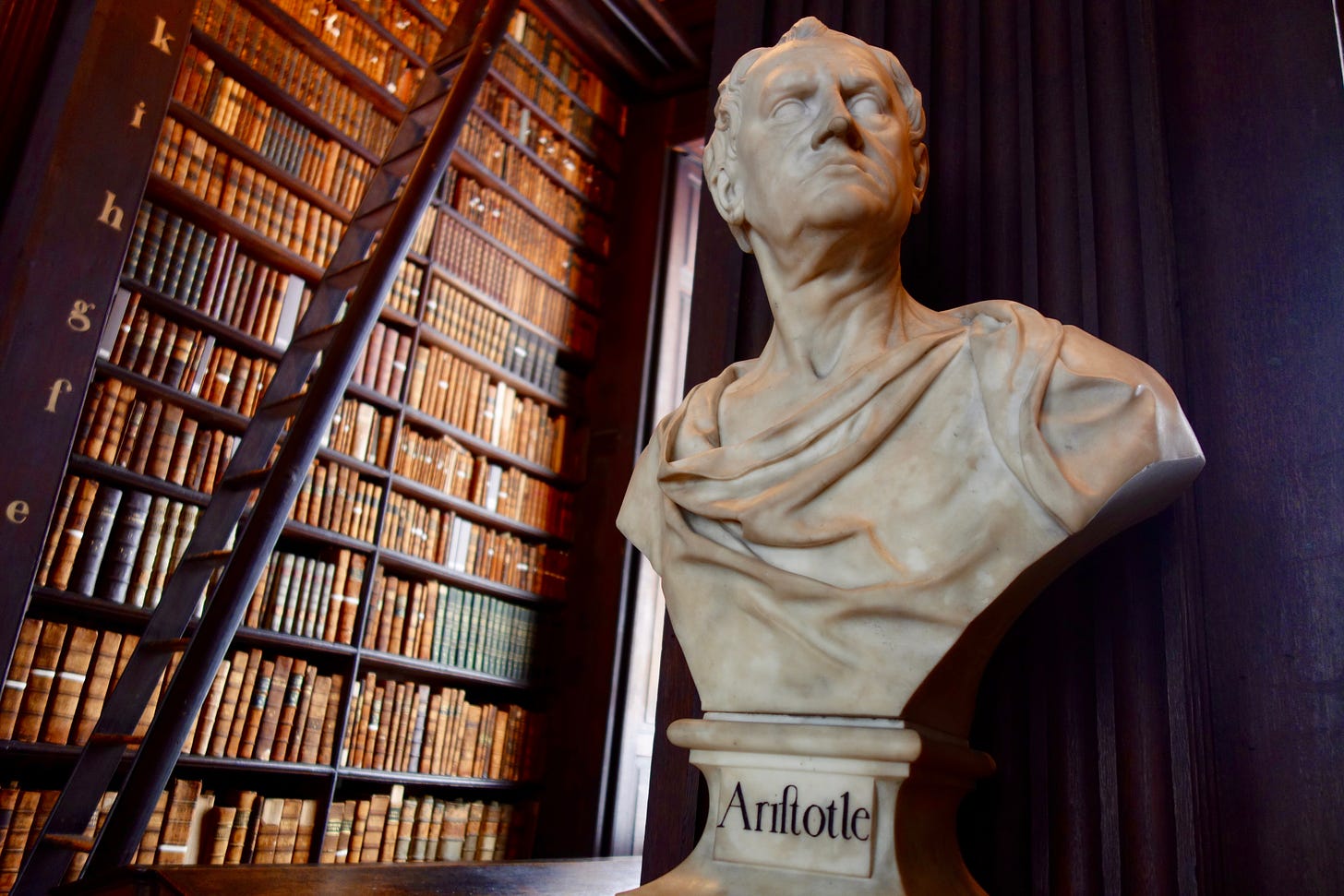 https://upload.wikimedia.org/wikipedia/commons/a/a4/Aristotle_Bust_at_Old_Library_%2828214898208%29.jpg