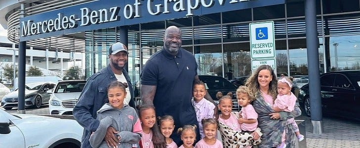 The Portrayal of Generosity: Shaquille O&amp;#39;Neal Buys Family Two New Cars,  Tips Waitress $1K - autoevolution