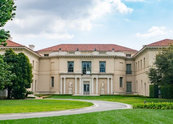 An image of the palatial Beaux-Arts home that is the Huntington.