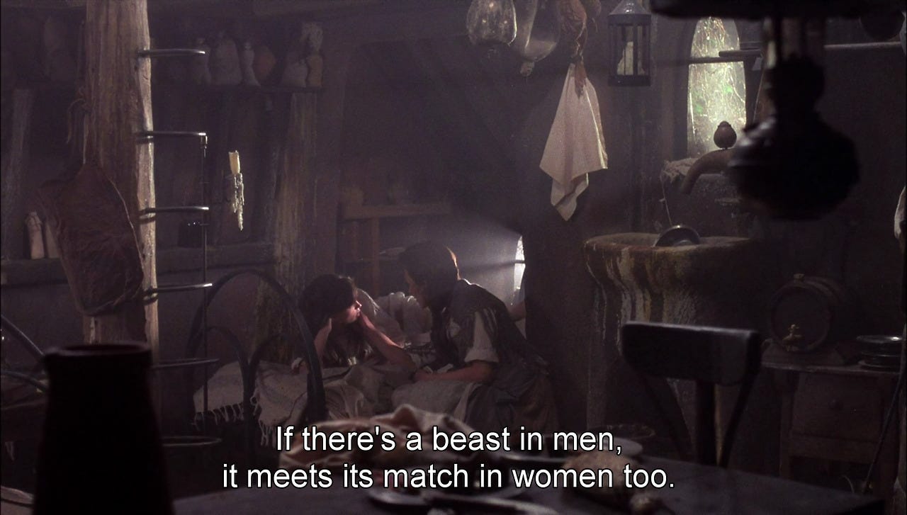 Una scena del film In Compagnia dei Lupi (1984), in cui la madre della protagonista e la protagonista sono in una casa simil-medievale. i sottotitoli dicono "if there's a beast in men, it meets its match in women too"
