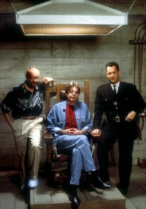 Frank Darabont, Stephen King, and Tom Hanks on the set of The Green Mile |  Стивен кинг, Фильмы, Том хэнкс