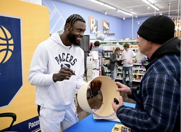 Lance Stephenson signed a lamp shade for a Pacers fan at Kroger.