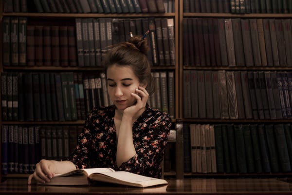 Women reading in Library. Image courtesy of Abbat1. Women reading in Library. Image courtesy of Abbat1.