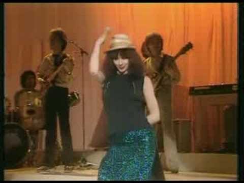 Kate Bush - Them Heavy People (1979 Xmas Special) - YouTube