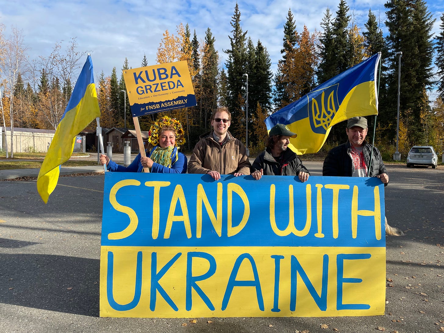 Kuba standing with pro-Ukraine protesters