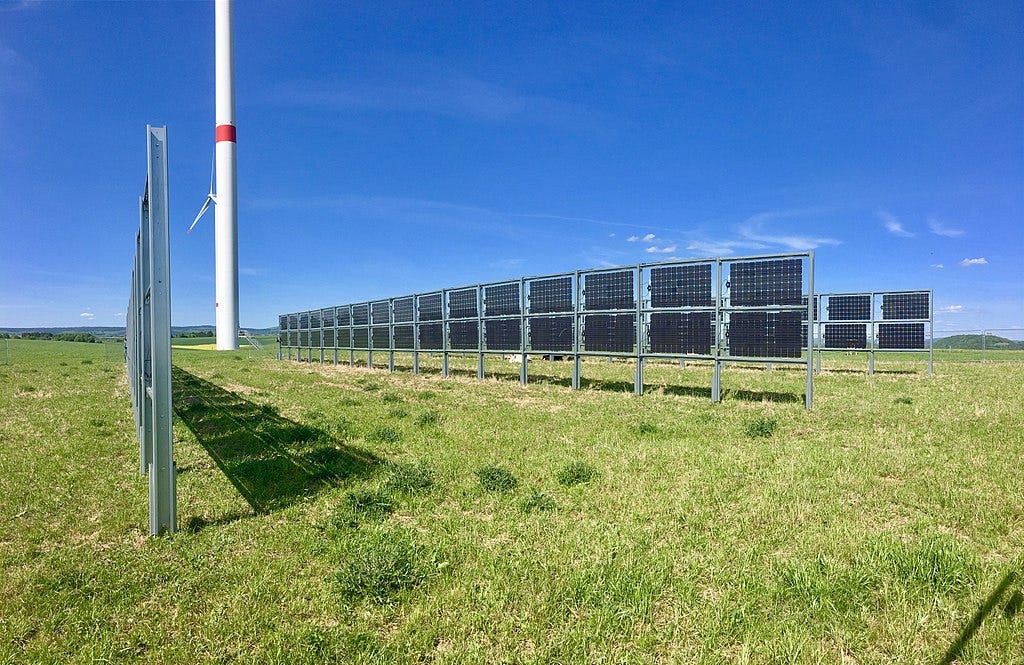 Vertical solar panels in German