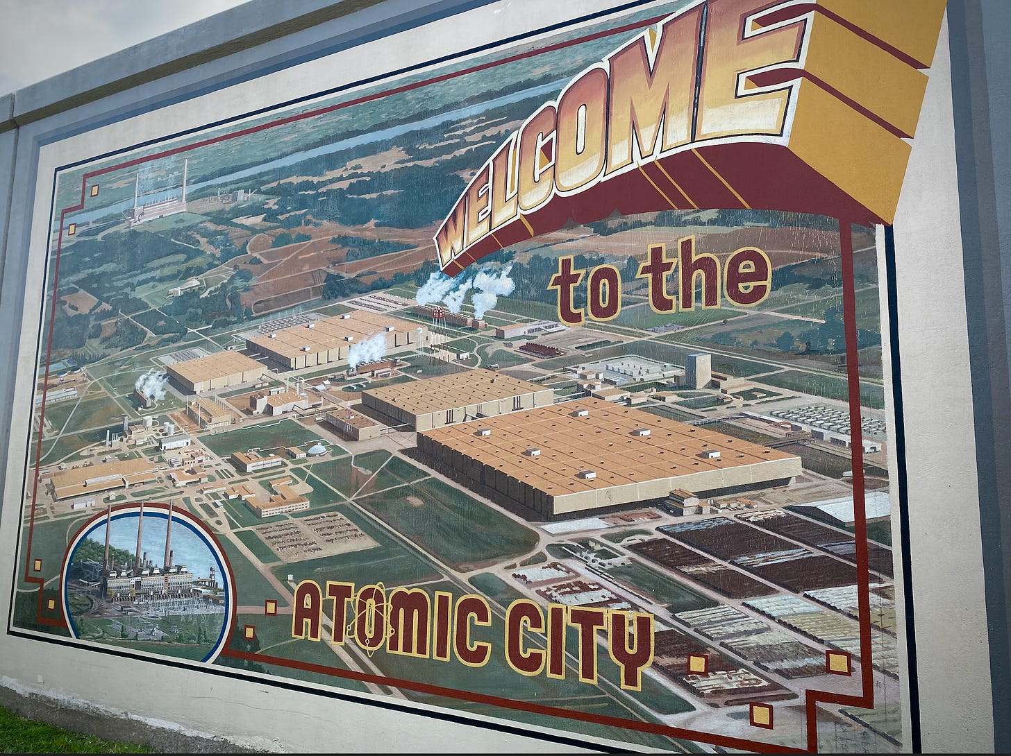 Paducah, KY floodwall mural commemorating nuclear history