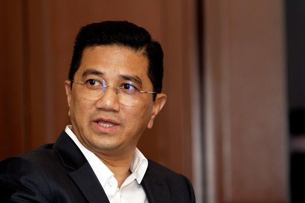 GE15: Azmin claims Lim's 'arrogant' style had scared business community  when he was finance minister | The Star