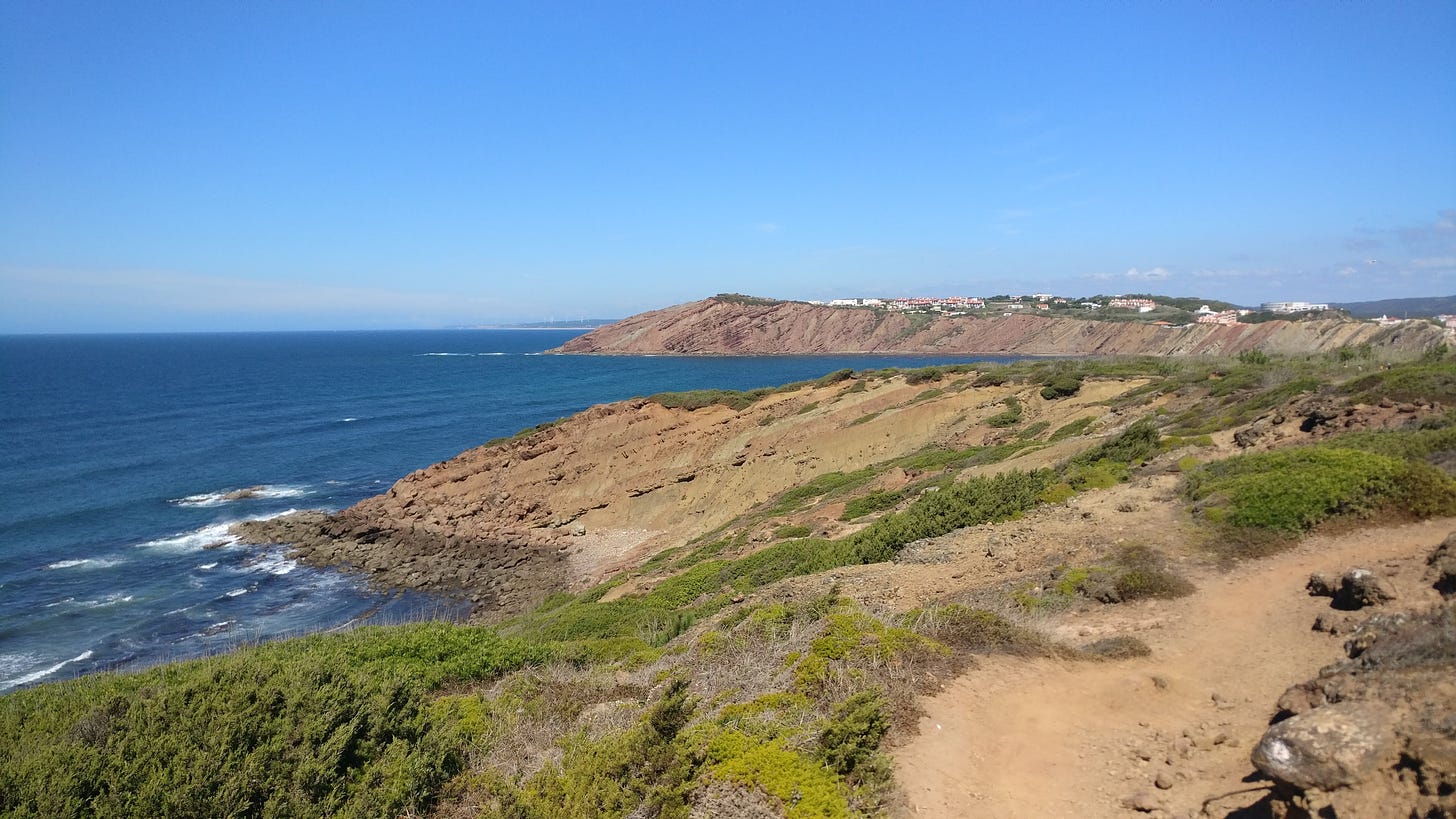 a view of the ocean from the hills behind salir do porto, looking north towards sao martinho