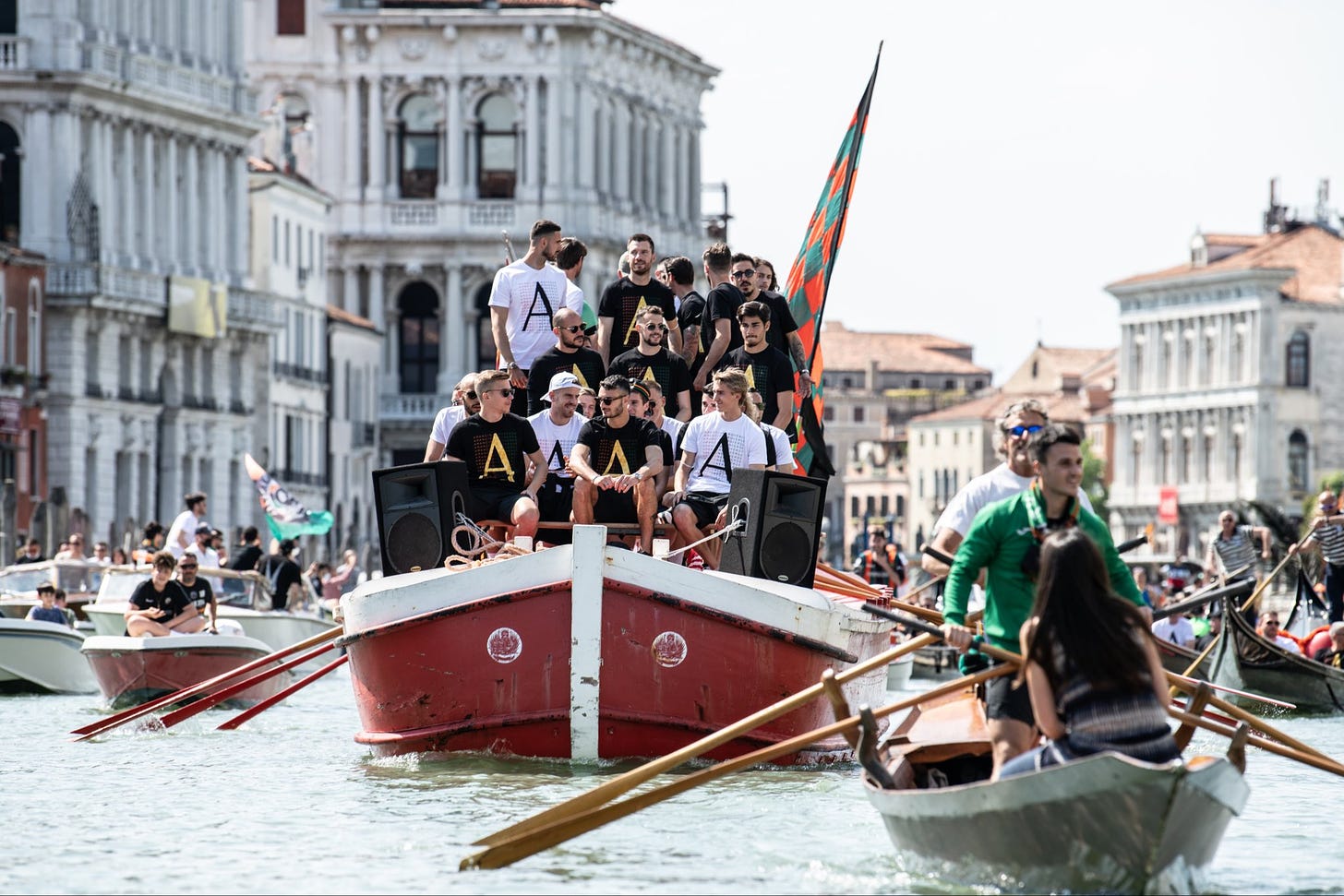 Venezia FC on Twitter: &quot;The only way to celebrate. #ArancioNeroVerde 🟠⚫️🟢  https://t.co/YyqtwIRI53&quot; / Twitter
