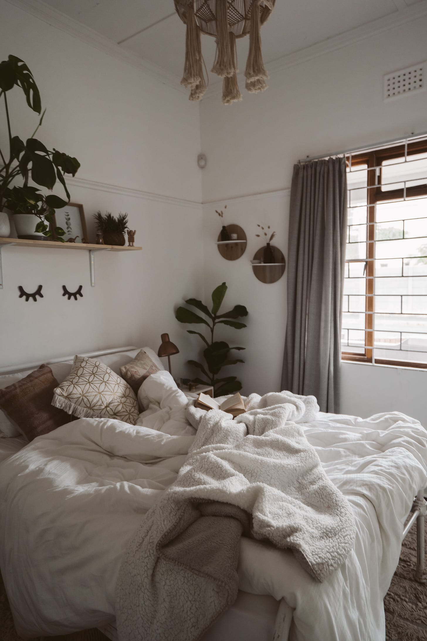 a merry bedroom with lots of plants