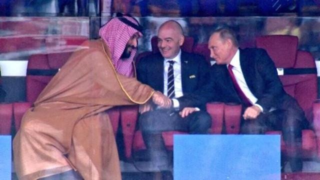 Era fallo?». Che imbarazzo tra il re saudita e Putin. Poi la stretta di  mano Video- Corriere TV