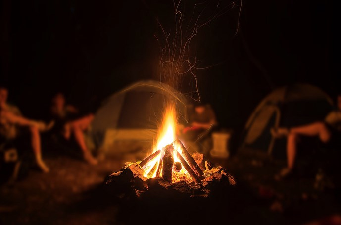 Ultimate Guide to Building a Campfire | How to Build a Campfire | KOA  Camping Blog