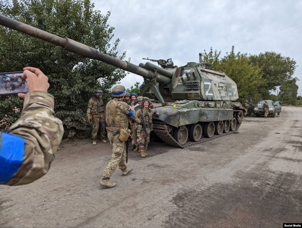 Ukrainian troops gather for a photo around a 2S19 Msta that was reportedly abandoned during the Russian retreat. The self-propelled howitzers are among Russia&#39;s most formidable artillery pieces and are valued at around $1.5 million per unit.&nbsp;