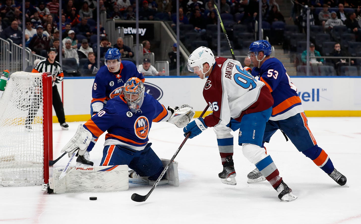Avalanche wears down Islanders&amp;#39; Semyon Varlamov, scores four goals in third  period for 5-4 win