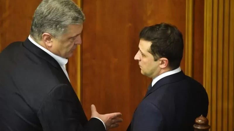 Petro Poroshenko (left) and Volodymyr Zelensky had agreed a political truce at the beginning of Russian invasion. In this photo, taken on 4 March 2020, they are in the parliament. © Getty Images