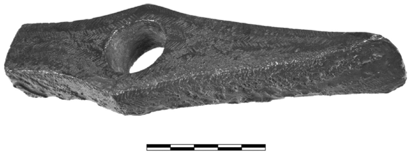 Copper hammer-axe, Pločnik (Šljivar et al. 2011: 39, T IV) Sl. 7. Bakarna sekira-čekić, Pločnik (Šljivar et al. 2011: 39, T. IV) 