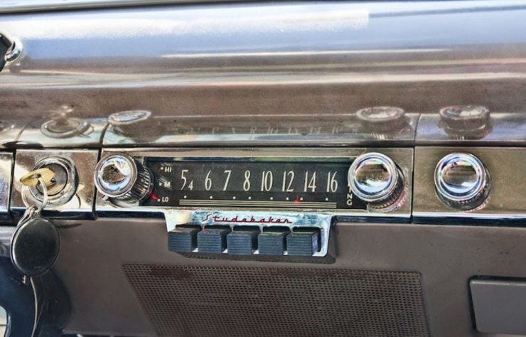 Old radio cc 1 700x448
