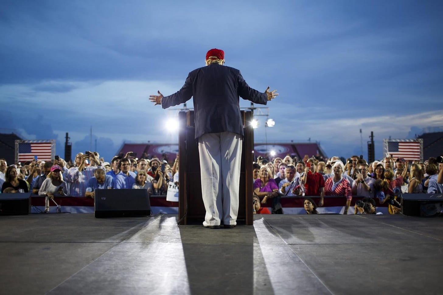 Trump rally draws 30,000 in Alabama - A Race Like No Other