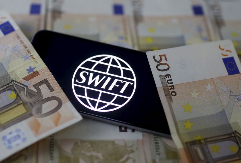 SWIFT s’associe à Chainlink pour créer un pont entre la Finance et les Cryptos