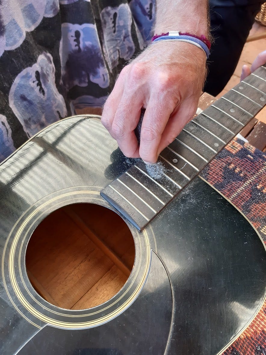Cleaning guitar frets