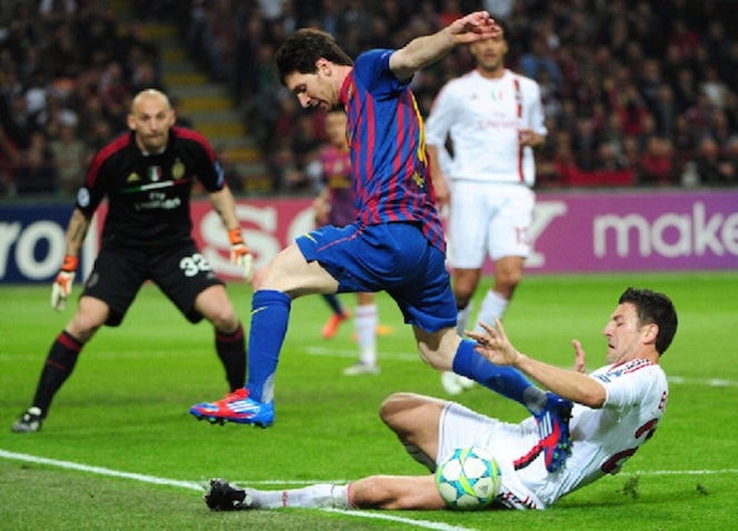 La notte in cui Bonera annientò Leo Messi | Calciatori Brutti