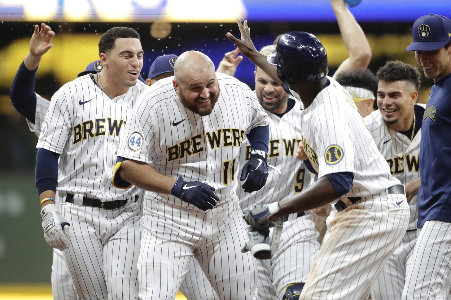 Tellez delivers again as Brewers edge Giants 2-1 in 10 - The San Diego  Union-Tribune