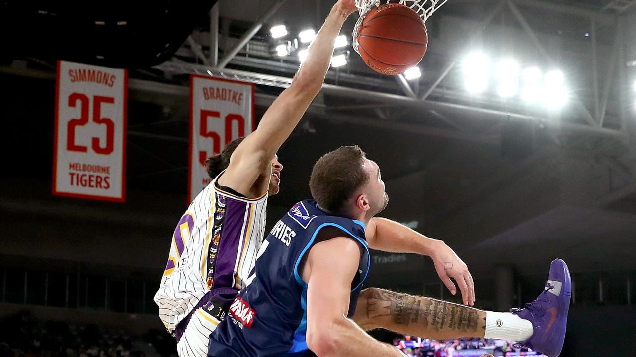 NBL 2022: Xavier Cooks dunk over Isaac Humphries, video, Sydney Kings vs  Melbourne United, | The Advertiser
