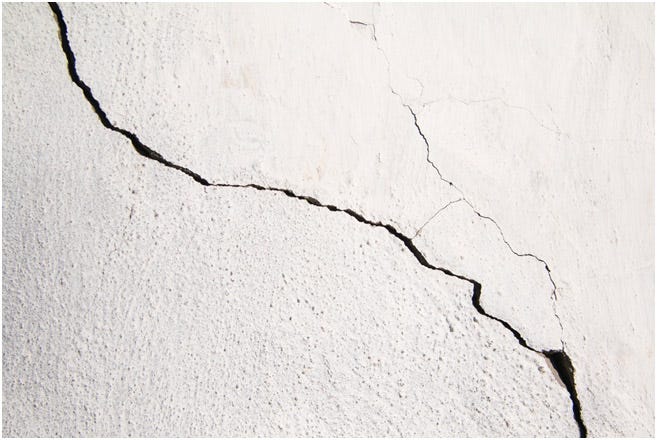 What to do with Cracks on the Wall? Here&#39;s Our Best Advice.