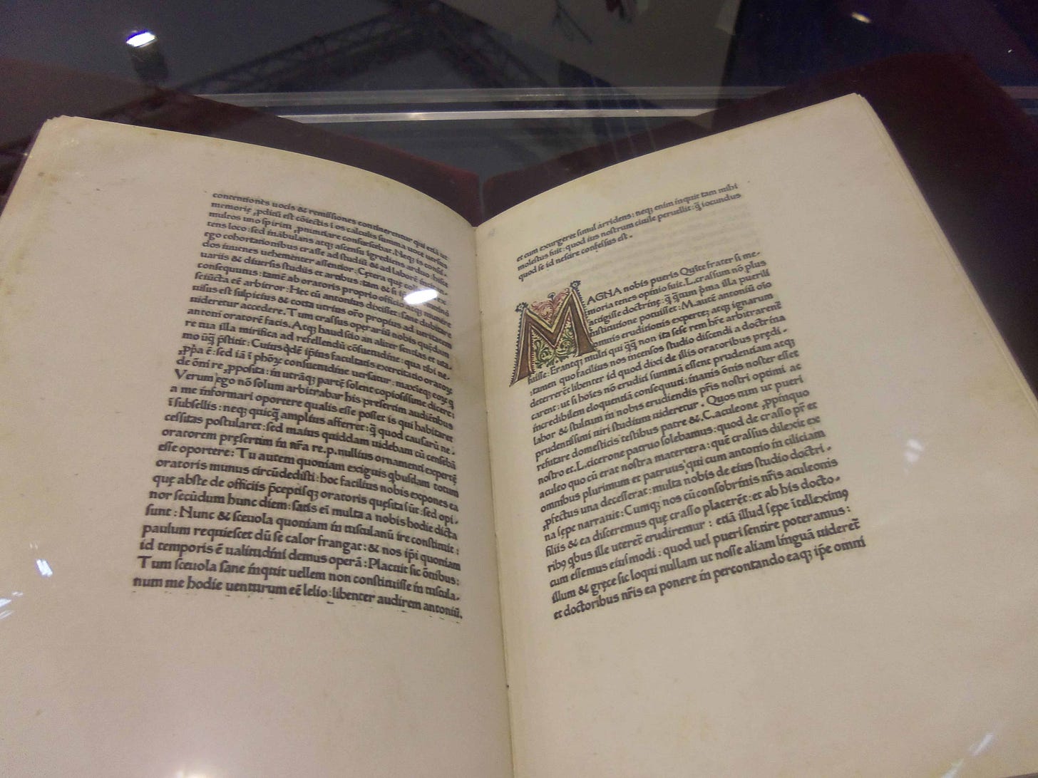Cópia preservada do De Oratore de Pannartz e Sweynheym, de 1465, exposto no Salão do Livro de Torino em 2015.