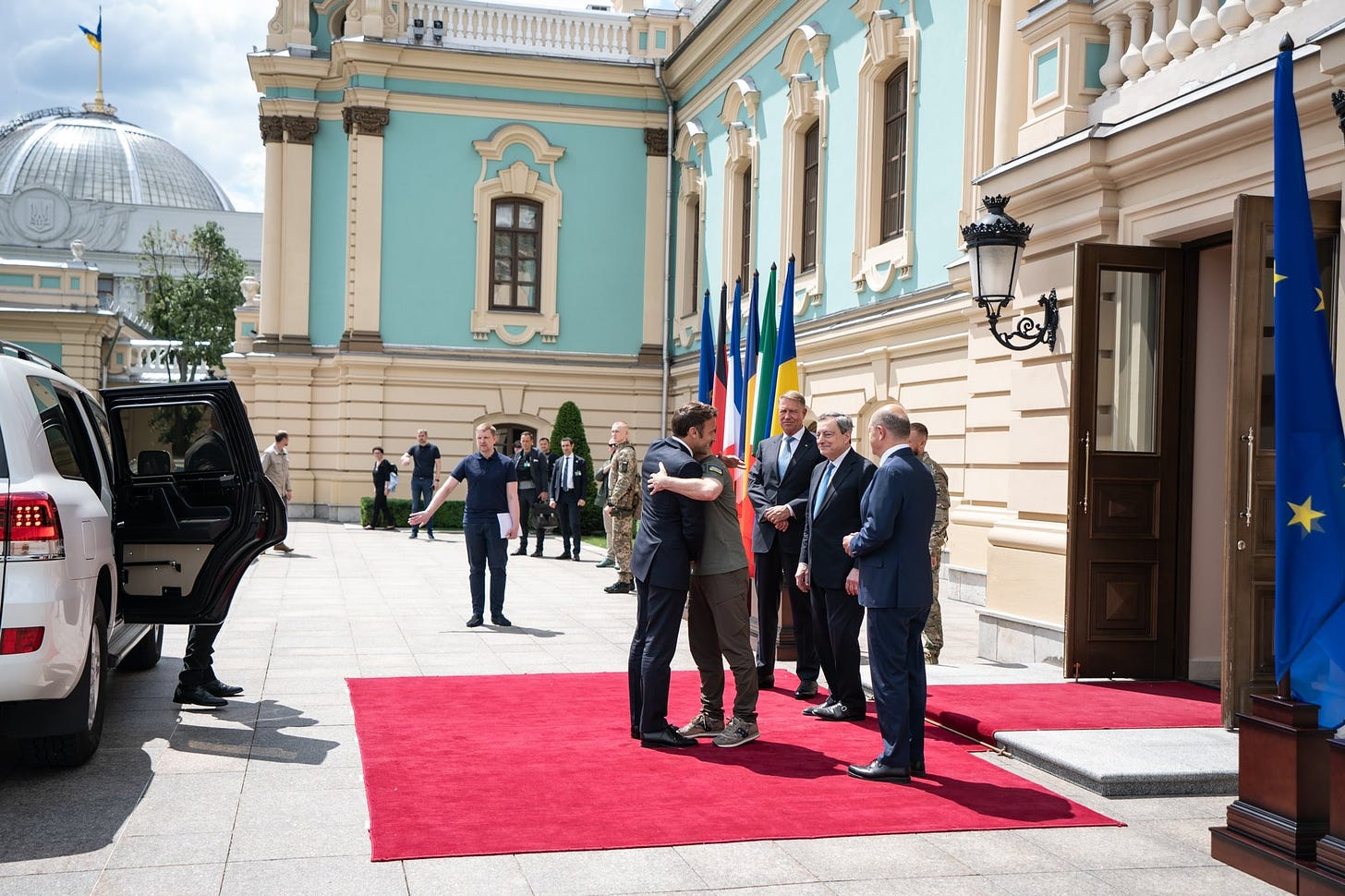 French President Macron, German Chancellor Scholz, Italian PM Draghi and Romanian President Iohannis being received by Ukrainian President Zelenskyy in Kyiv (Image: Twitter/@EmmanuelMacron)