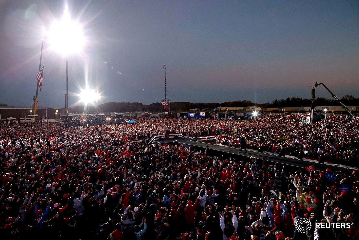 corinne_perkins on Twitter: "President Donald Trump holds a campaign rally  at Pittsburgh-Butler Regional Airport in Butler, Pennsylvania. Photo by  @ReutersBarria https://t.co/2cRLF1jAuG" / Twitter