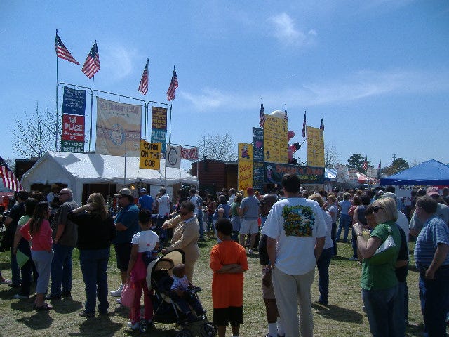 I like the signage some of these outfits put up, with all of the awards they won. And the crowds in line seemed to agree - or else they just wanted good ribs!