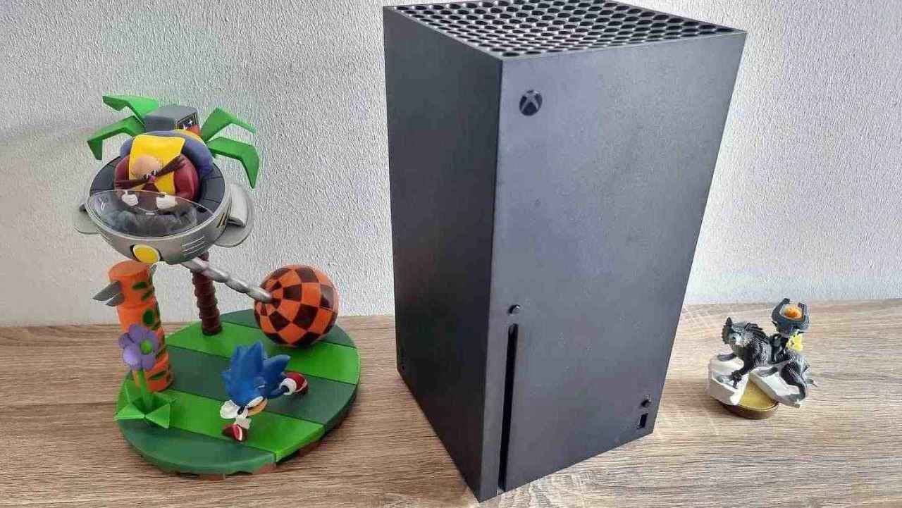 Sonic the Hedgehog statue and a Twilight Princess amiibo next to an Xbox Series X