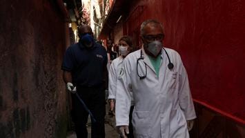 Sem esperar ajuda do governo, Paraisópolis contrata médicos contra ...