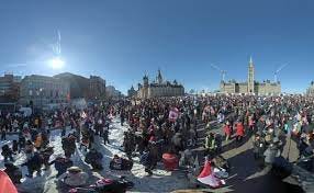 EN IMAGES] Manifestation à Ottawa: les camionneurs se préparent pour une  autre nuit au centre-ville