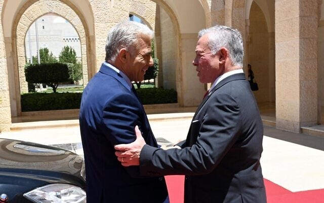 Prime Minister Yair Lapid meets with Jordanian King Abdullah II at the Royal Palace in Amman, July 27, 2022. (Haim Zach/GPO)