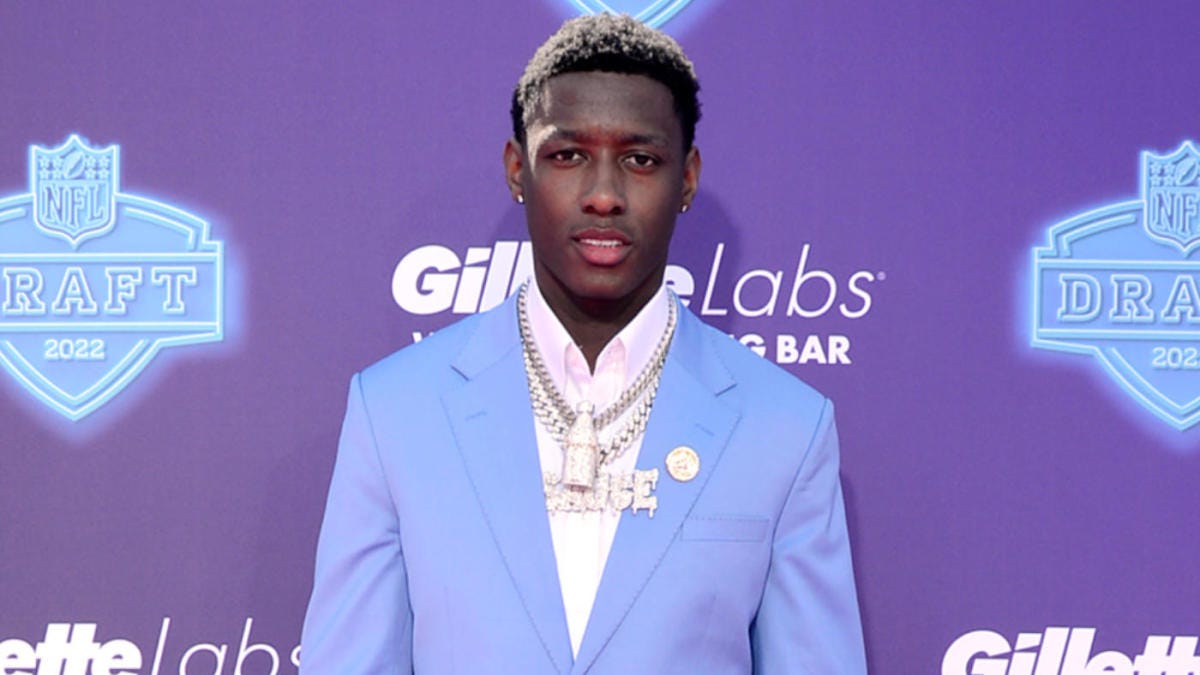 LOOK: Ahmad 'Sauce' Gardner shows up to 2022 NFL Draft with diamond 'Sauce'  chains - CBSSports.com