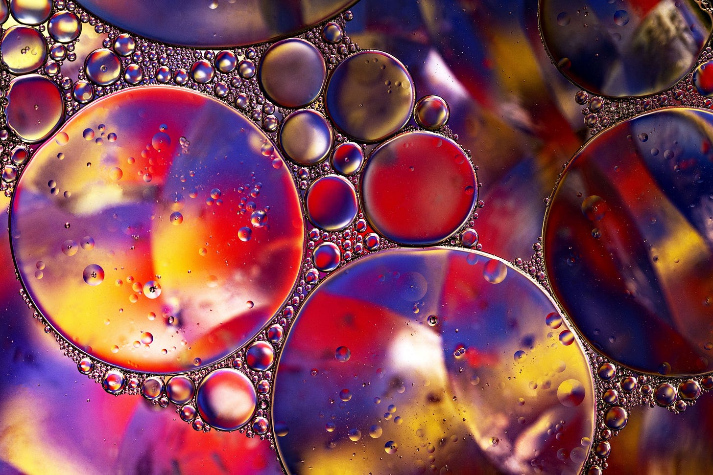 Image of fractal arrangement of bubbles for article by Larry G. Maguire