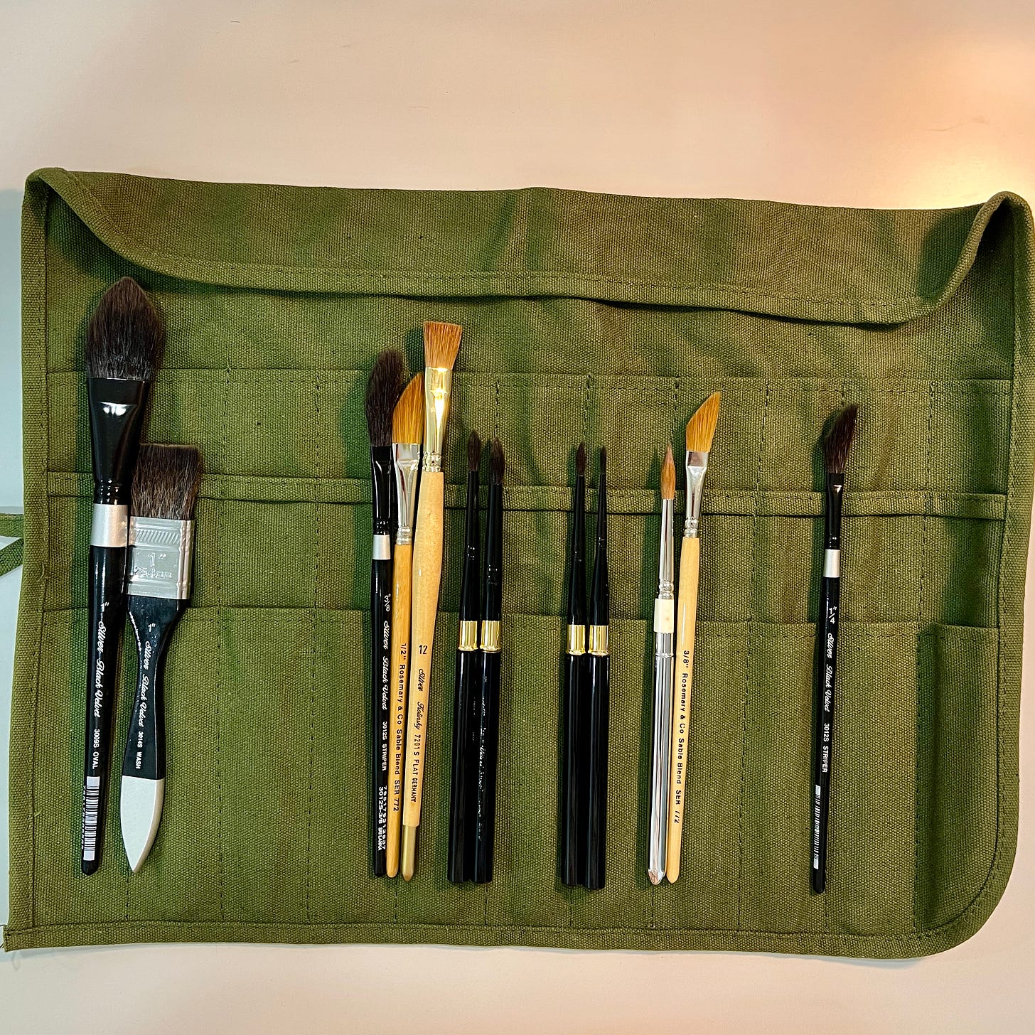 Image: 12 watercolour brushes in different sizes and types. Image: 12 watercolour brushes in different sizes and types.