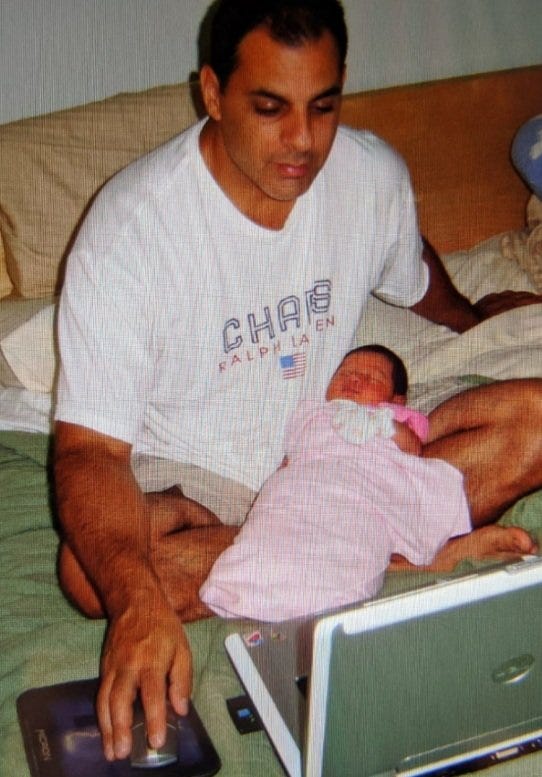 Mark Minervini trading while taking care of his daughter