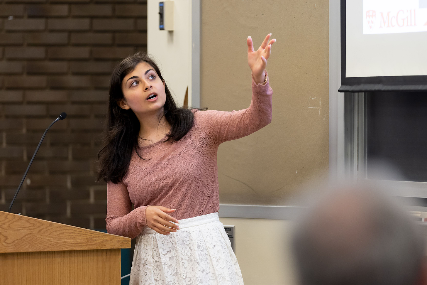 Nada presenting her research project during the MBRA Internship Symposium. 