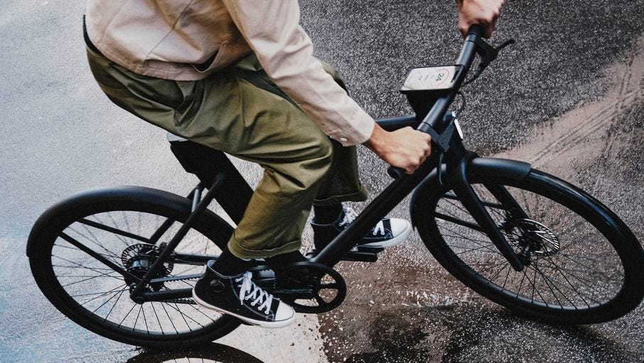 Cowboy 4 electric bike: more torque, open frame and integrated smartphone  charger - Archyde