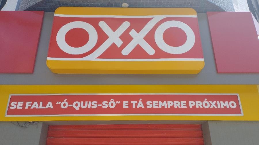 Mercado Oxxo no centro de São Paulo de portas fechadas exibe novo slogan - Henrique Santiago/UOL