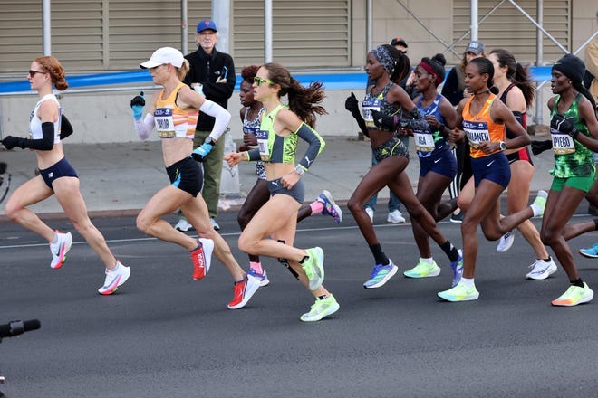 American Molly Seidel (green top) was among only 12 runners in the lead pack at the 7 mile mark when they passed at 39 minutes, 23 seconds, on November 7, 2021.