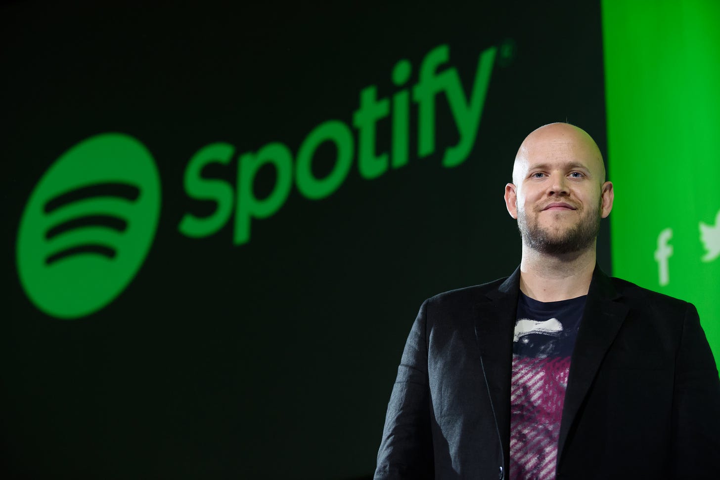 Spotify CEO apologizes to staff for Joe Rogan issue, episodes get removed