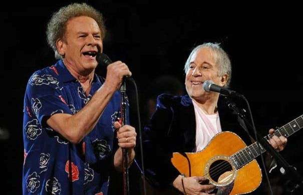 Simon & Garfunkel cantam 'The Sound of Silence' 45 anos depois | 50 e Mais