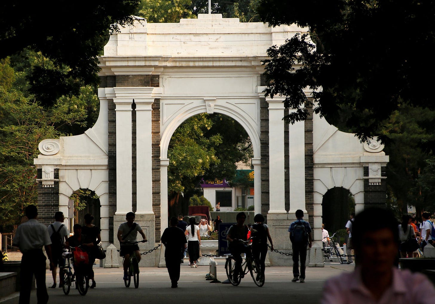 People are seen near the gate of Tsinghua University in 2016. Photo: Reuters 