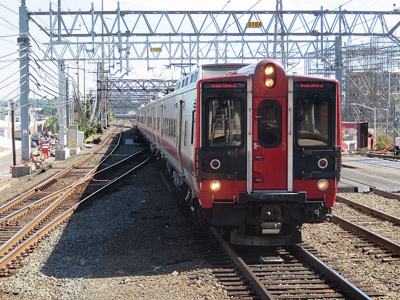 File:New Haven Line train arriving at Stamford station, September 2018.JPG